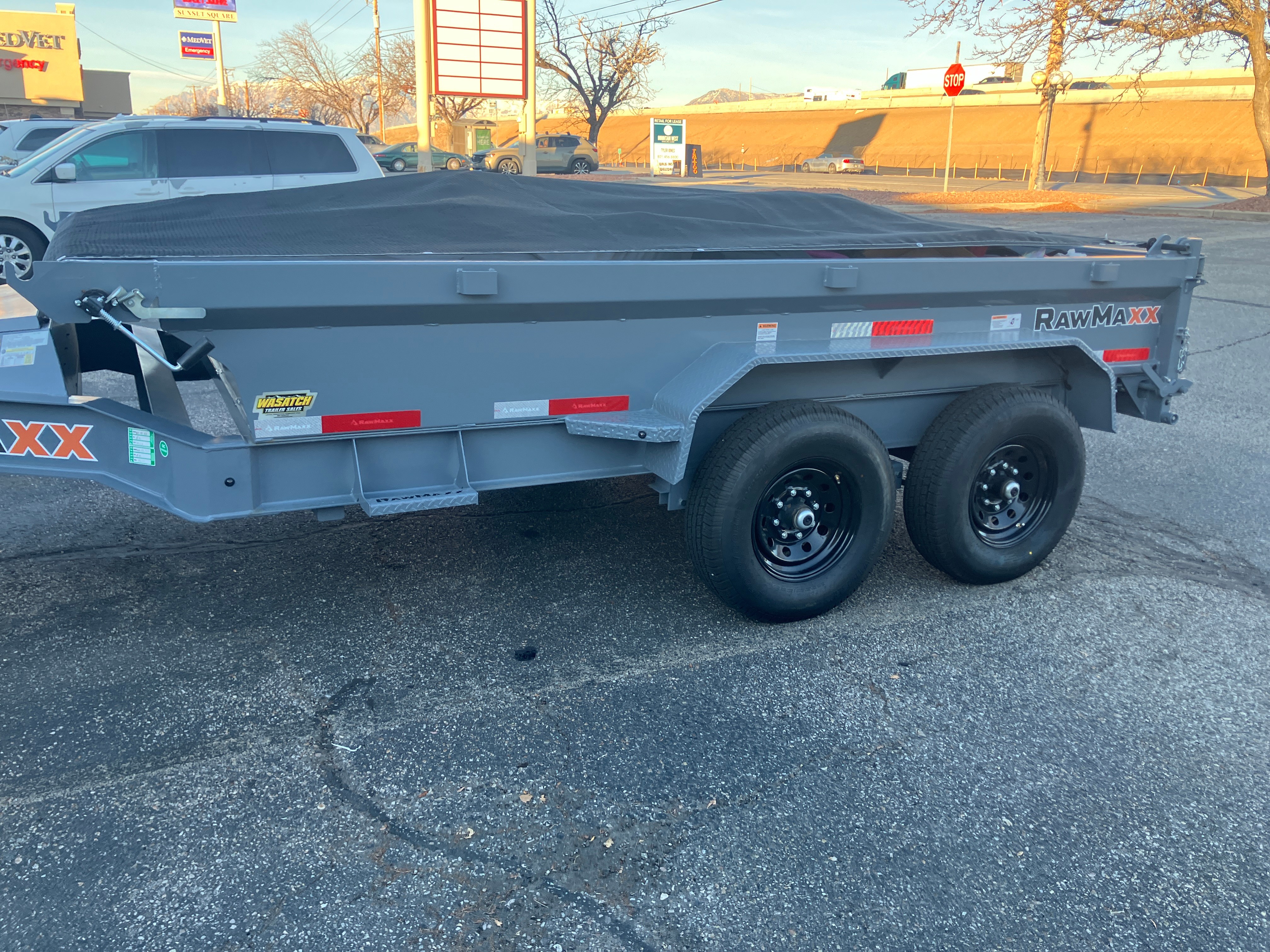 7x12ft hydraulic dump trailer rental in Layton Utah - 10,330 lbs capacity for construction and landscaping